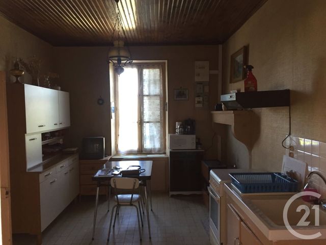 Maison à vendre - 3 pièces - 79,90 m2 - Chateaumeillant - 18 - CENTRE