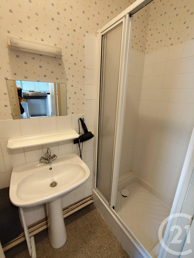 Maison &agrave; vendre - 8 pi&egrave;ces - 155 m2 - Chateaumeillant - 18 - CENTRE