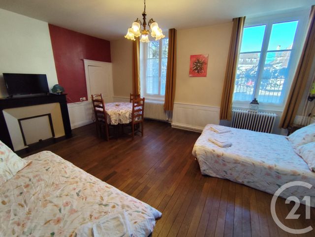 Maison &agrave; vendre - 8 pi&egrave;ces - 155 m2 - Chateaumeillant - 18 - CENTRE