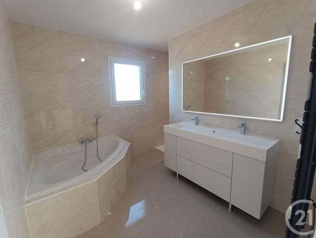 Maison à vendre - 4 pièces - 141,79 m2 - La Chatre - 36 - CENTRE