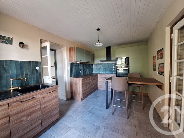 Maison &agrave; vendre - 4 pi&egrave;ces - 104,80 m2 - St Priest La Marche - 18 - CENTRE