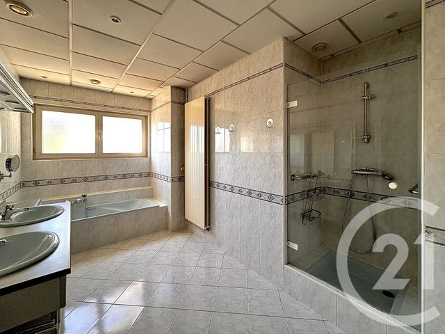 Appartement F4 &agrave; louer - 4 pi&egrave;ces - 137,30 m2 - Strasbourg - 67 - ALSACE