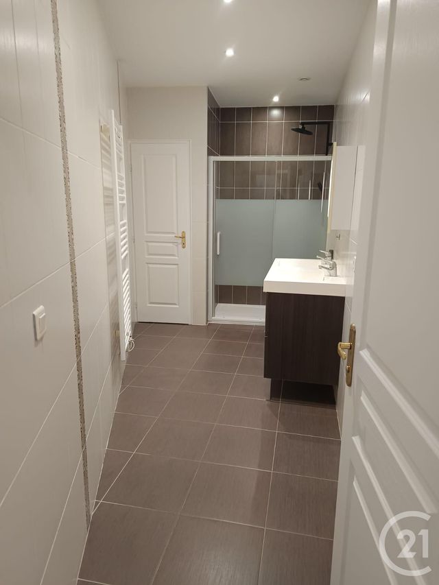 Appartement F2 &agrave; louer - 3 pi&egrave;ces - 74,10 m2 - Le Broc - 06 - PROVENCE-ALPES-COTE-D-AZUR