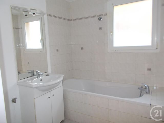 Appartement F3 &agrave; louer - 3 pi&egrave;ces - 68,26 m2 - Les Fins - 25 - FRANCHE-COMTE