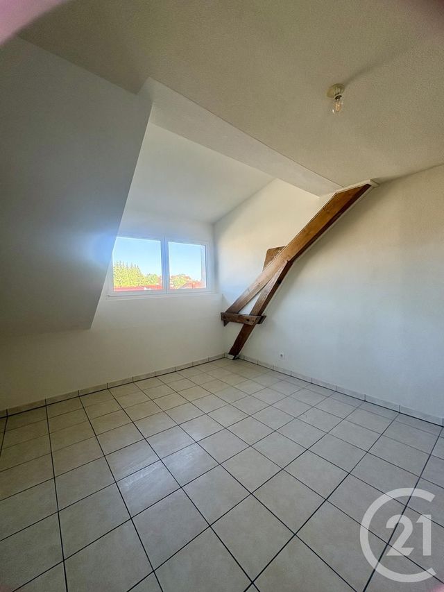 Appartement F4 &agrave; louer - 4 pi&egrave;ces - 70 m2 - Les Fins - 25 - FRANCHE-COMTE