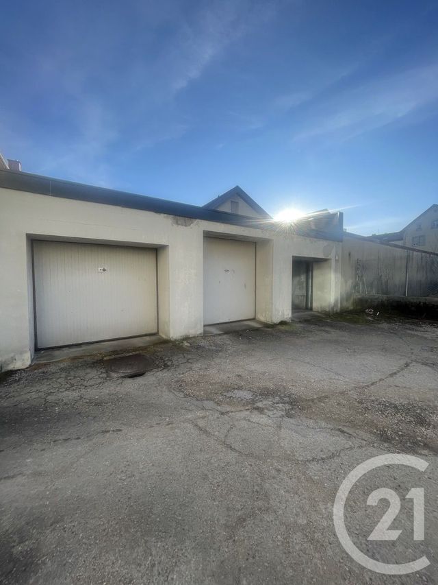 Parking &agrave; louer - 15 m2 - Morteau - 25 - FRANCHE-COMTE