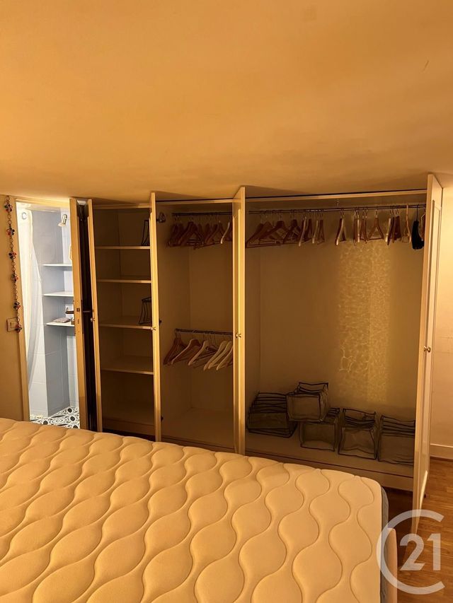 Appartement Atelier d'artiste &agrave; louer - 2 pi&egrave;ces - 30,03 m2 - Paris - 75010 - ILE-DE-FRANCE