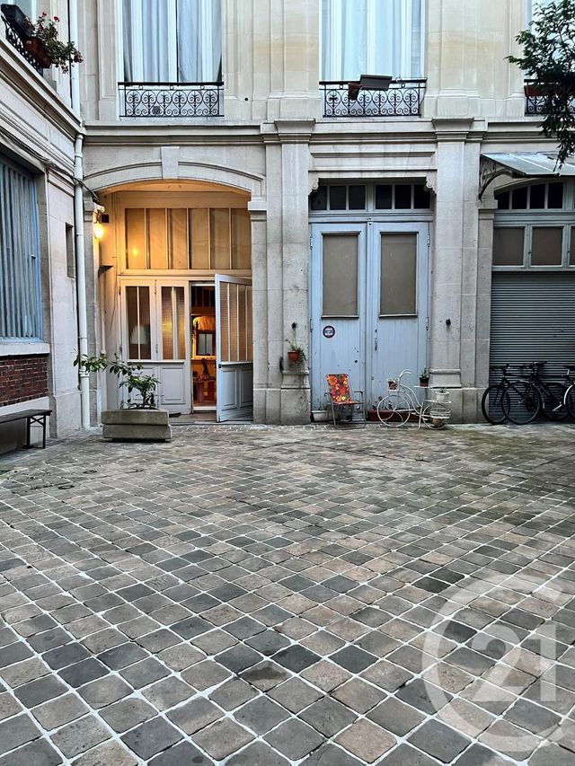 Appartement Atelier d'artiste &agrave; louer - 2 pi&egrave;ces - 30,03 m2 - Paris - 75010 - ILE-DE-FRANCE