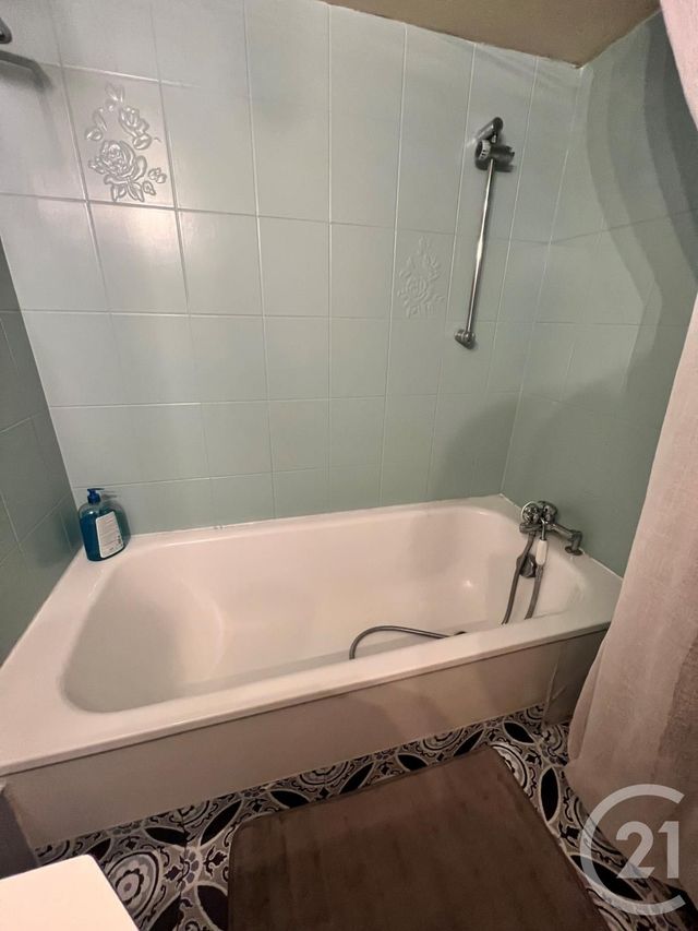 Appartement Atelier d'artiste &agrave; louer - 2 pi&egrave;ces - 30,03 m2 - Paris - 75010 - ILE-DE-FRANCE