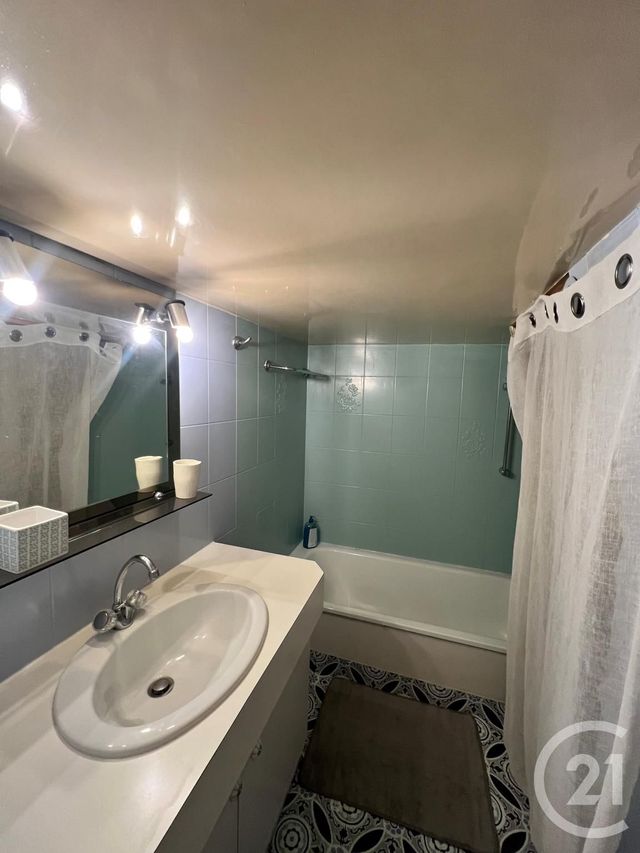 Appartement Atelier d'artiste &agrave; louer - 2 pi&egrave;ces - 30,03 m2 - Paris - 75010 - ILE-DE-FRANCE