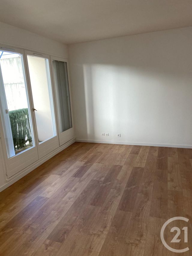 Appartement F1 &agrave; louer - 1 pi&egrave;ce - 27,87 m2 - Palaiseau - 91 - ILE-DE-FRANCE