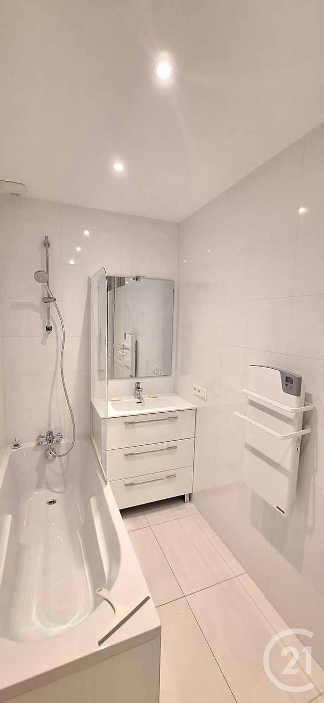 Appartement &agrave; louer - 3 pi&egrave;ces - 84 m2 - Lyon - 69002 - RHONE-ALPES