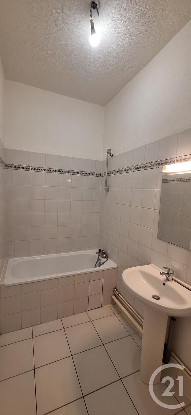 Appartement T2 &agrave; louer - 2 pi&egrave;ces - 46,20 m2 - Villeurbanne - 69 - RHONE-ALPES