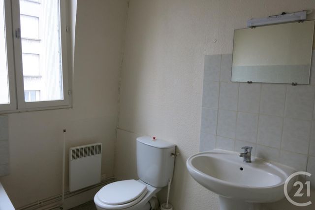 Appartement F1 à louer - 1 pièce - 30 m2 - Montlucon - 03 - AUVERGNE