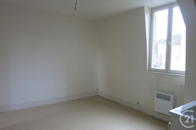 Appartement F1 à louer - 1 pièce - 30 m2 - Montlucon - 03 - AUVERGNE