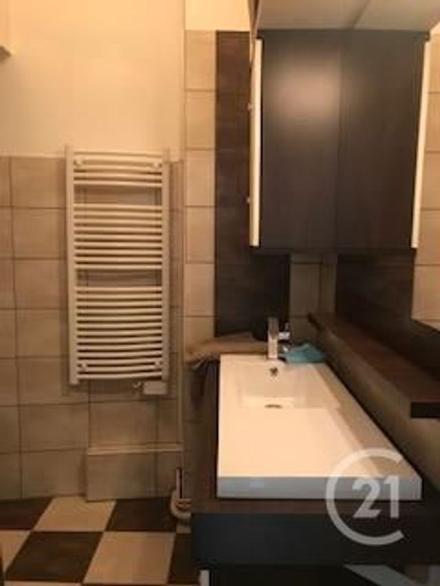 Appartement F1 à louer - 1 pièce - 33 m2 - Montlucon - 03 - AUVERGNE