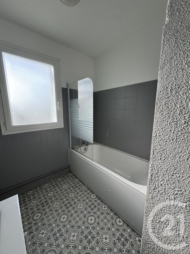 Maison &agrave; louer - 1 pi&egrave;ce - 65,54 m2 - Neris Les Bains - 03 - AUVERGNE
