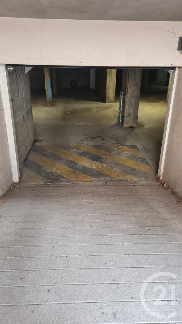 Parking à louer - 15 m2 - Montlucon - 03 - AUVERGNE