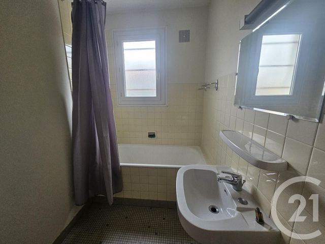 Appartement F3 bis &agrave; louer - 3 pi&egrave;ces - 68,52 m2 - Domerat - 03 - AUVERGNE