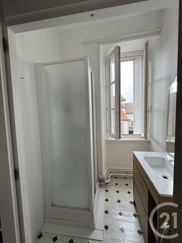 Appartement F3 à louer - 3 pièces - 72 m2 - Montlucon - 03 - AUVERGNE