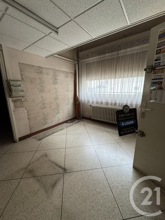 Appartement Local à louer - 3 pièces - 92,37 m2 - Montlucon - 03 - AUVERGNE