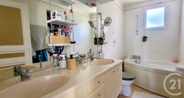 Maison à vendre - 6 pièces - 137 m2 - Montlucon - 03 - AUVERGNE