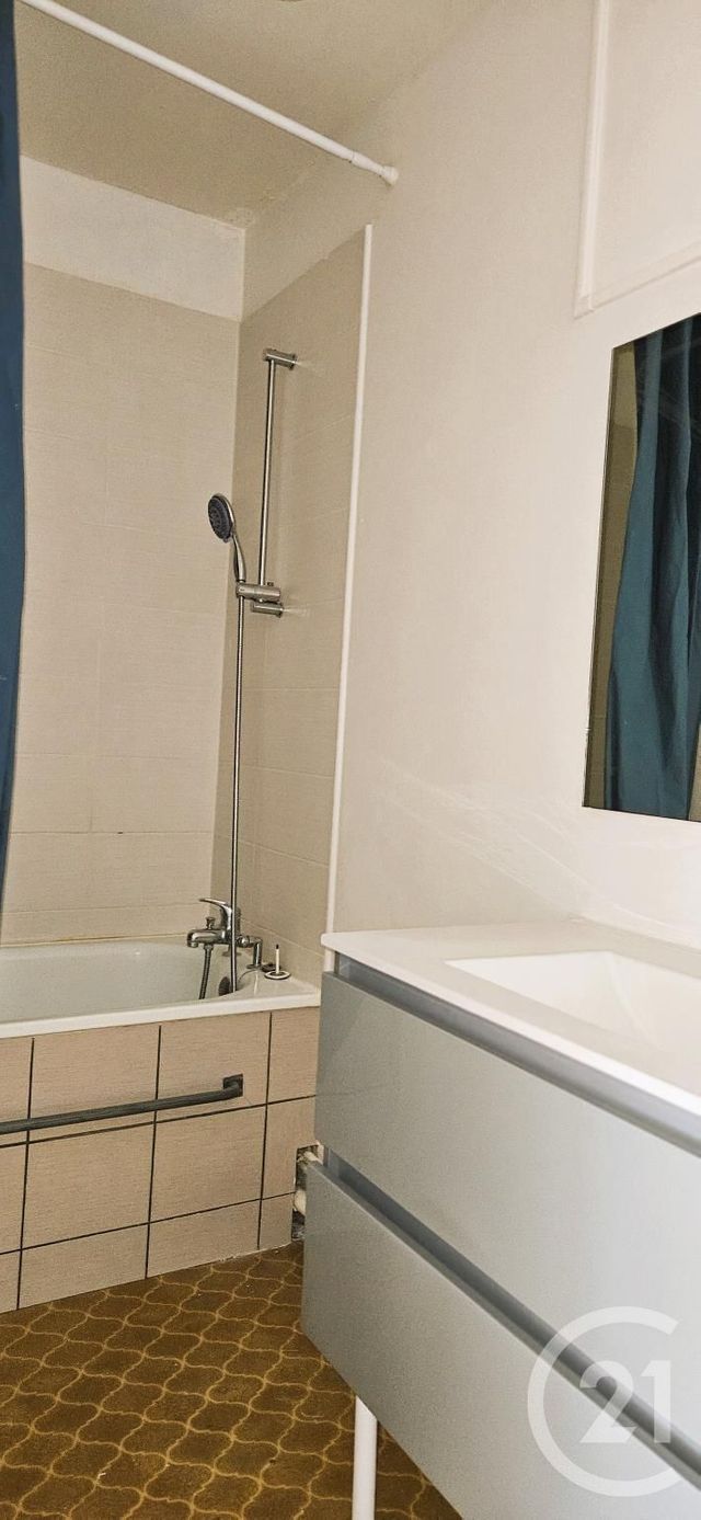 Appartement &agrave; vendre - 4 pi&egrave;ces - 69 m2 - Montlucon - 03 - AUVERGNE