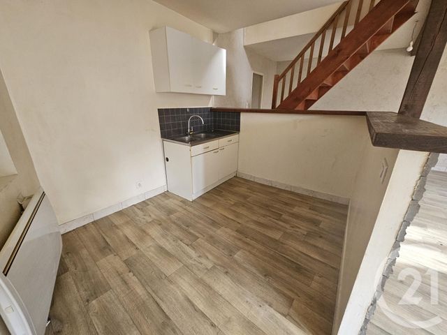 Appartement F3 &agrave; louer - 2 pi&egrave;ces - 50 m2 - Desertines - 03 - AUVERGNE