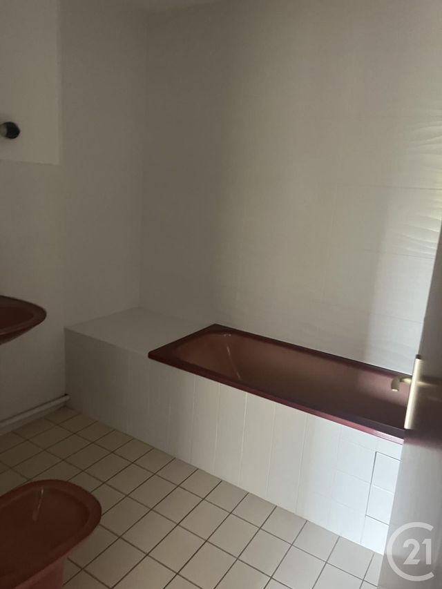 Appartement F3 à louer - 3 pièces - 75 m2 - Montlucon - 03 - AUVERGNE