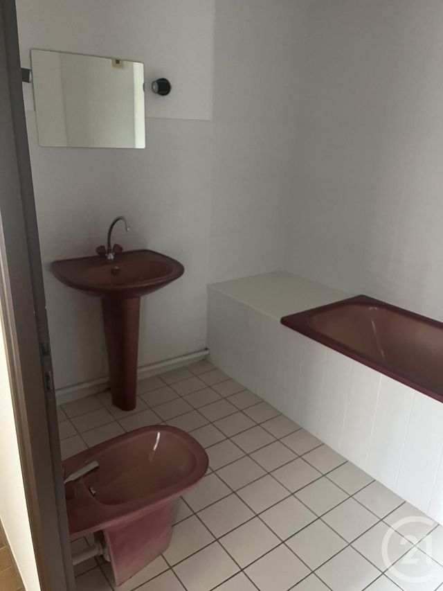 Appartement F3 à louer - 3 pièces - 75 m2 - Montlucon - 03 - AUVERGNE