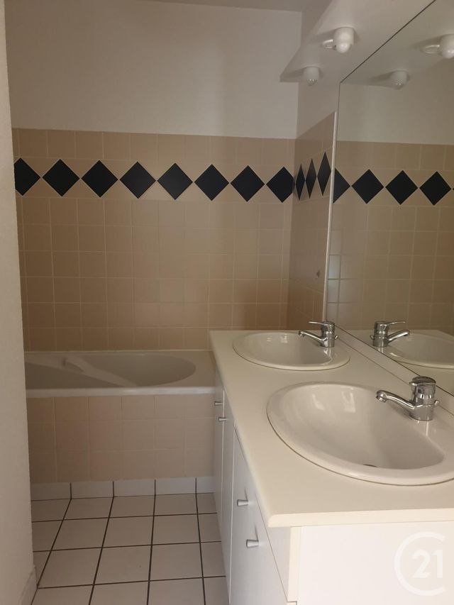 Appartement Autre à louer - 3 pièces - 61 m2 - Neris Les Bains - 03 - AUVERGNE