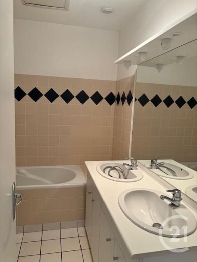 Appartement Autre à louer - 3 pièces - 61 m2 - Neris Les Bains - 03 - AUVERGNE