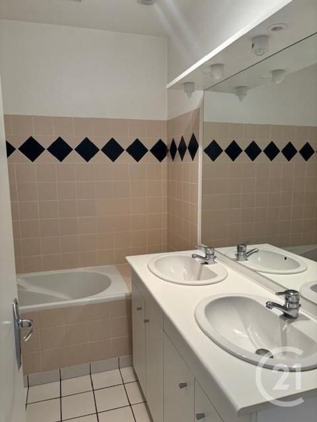 Appartement Autre à louer - 3 pièces - 61 m2 - Neris Les Bains - 03 - AUVERGNE