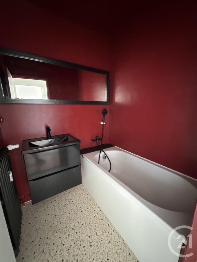 Appartement F3 &agrave; louer - 3 pi&egrave;ces - 55,52 m2 - Montlucon - 03 - AUVERGNE