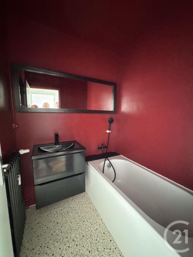 Appartement F3 &agrave; louer - 3 pi&egrave;ces - 55,52 m2 - Montlucon - 03 - AUVERGNE