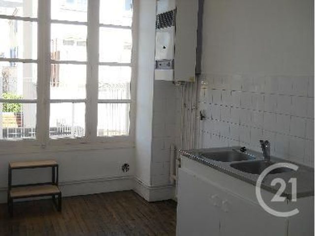 Appartement F2 à louer - 2 pièces - 45 m2 - Montlucon - 03 - AUVERGNE