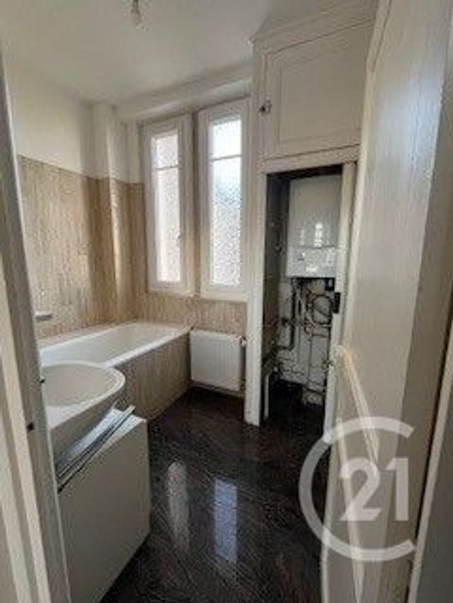 Appartement T3 &agrave; louer - 3 pi&egrave;ces - 76 m2 - Montlucon - 03 - AUVERGNE