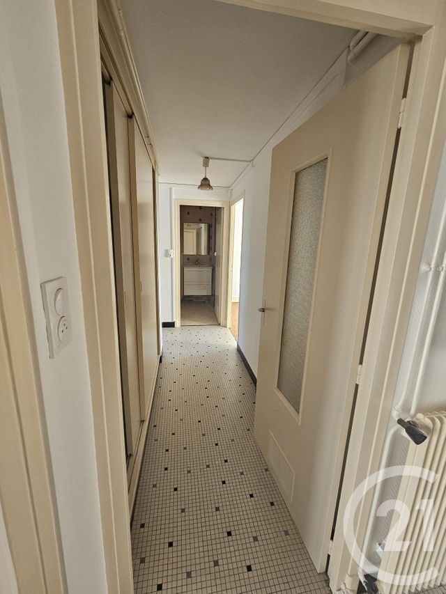 Appartement F3 &agrave; louer - 3 pi&egrave;ces - 70 m2 - Montlucon - 03 - AUVERGNE