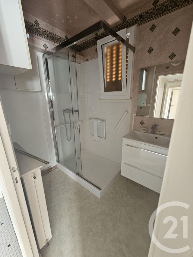 Appartement F3 &agrave; louer - 3 pi&egrave;ces - 70 m2 - Montlucon - 03 - AUVERGNE