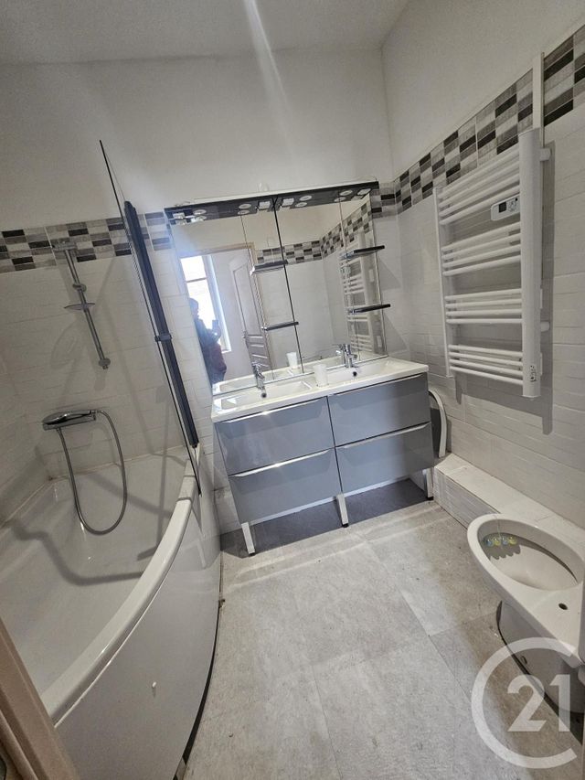 Maison &agrave; louer - 5 pi&egrave;ces - 101 m2 - Montlucon - 03 - AUVERGNE