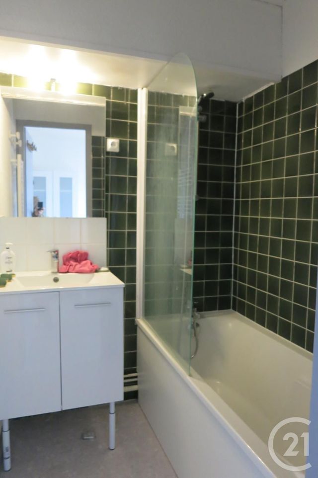 Appartement F2 &agrave; louer - 2 pi&egrave;ces - 35 m2 - Desertines - 03 - AUVERGNE