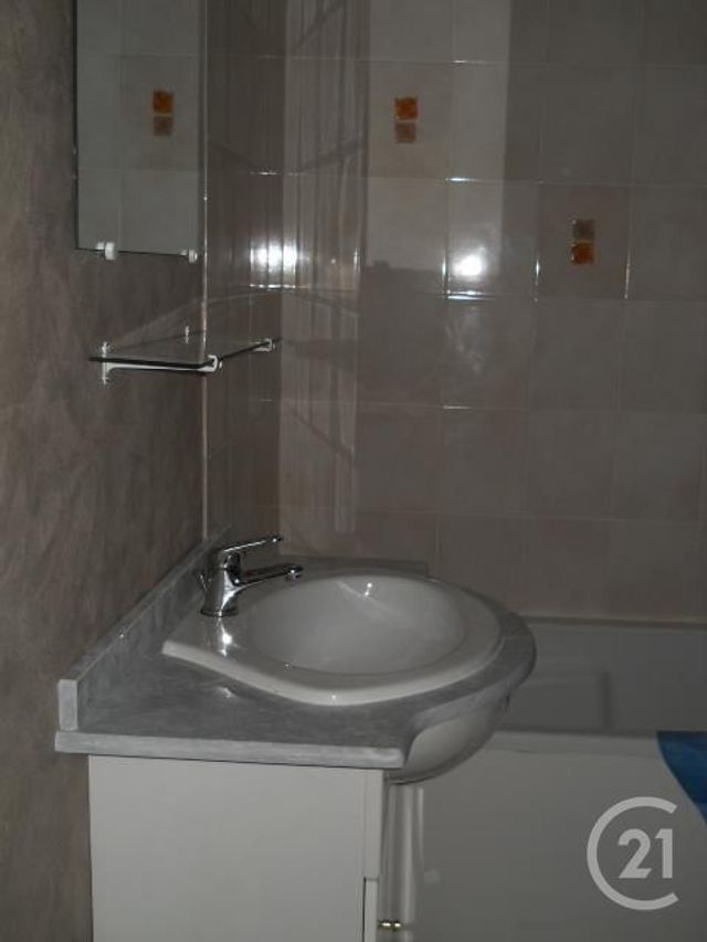 Appartement F2 &agrave; louer - 2 pi&egrave;ces - 34,15 m2 - Montlucon - 03 - AUVERGNE