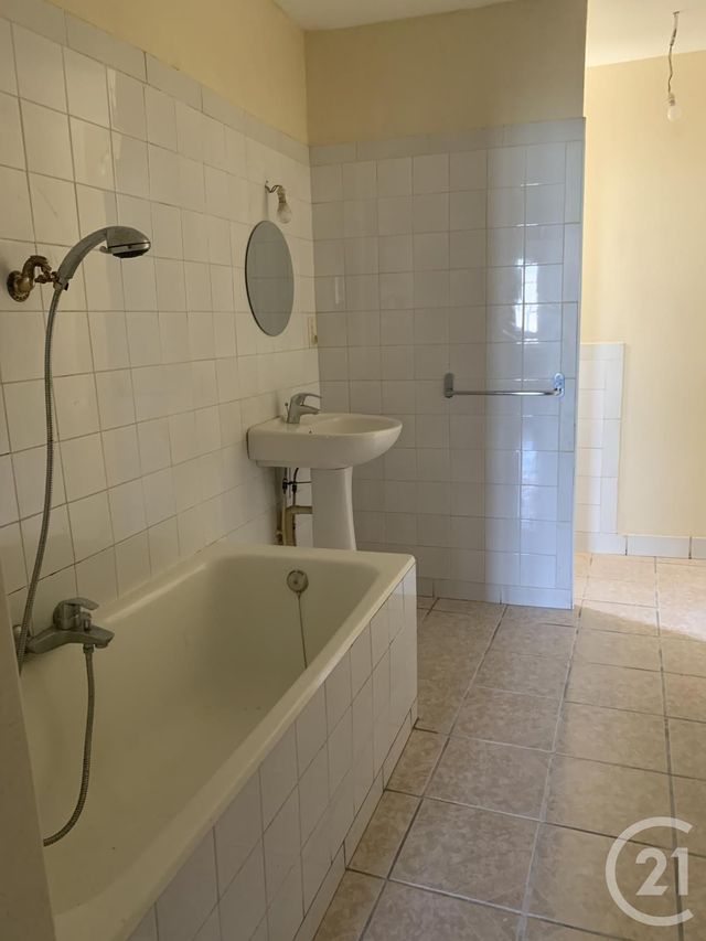 Maison &agrave; louer - 4 pi&egrave;ces - 99 m2 - Neris Les Bains - 03 - AUVERGNE