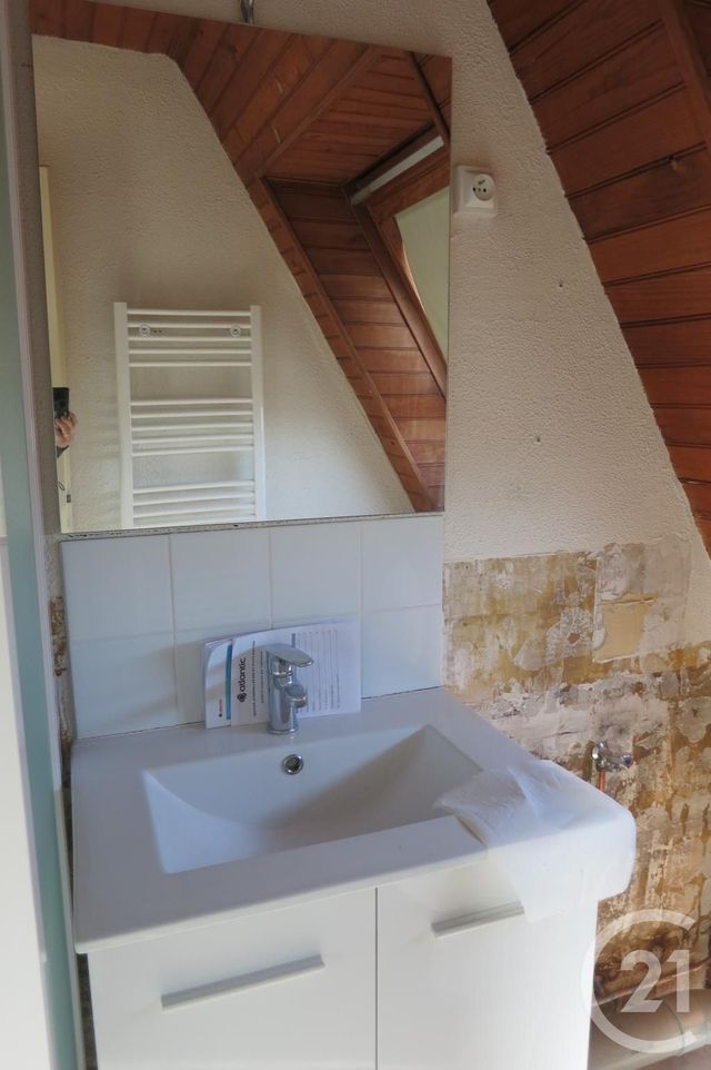 Appartement T2 &agrave; louer - 2 pi&egrave;ces - 39 m2 - Desertines - 03 - AUVERGNE