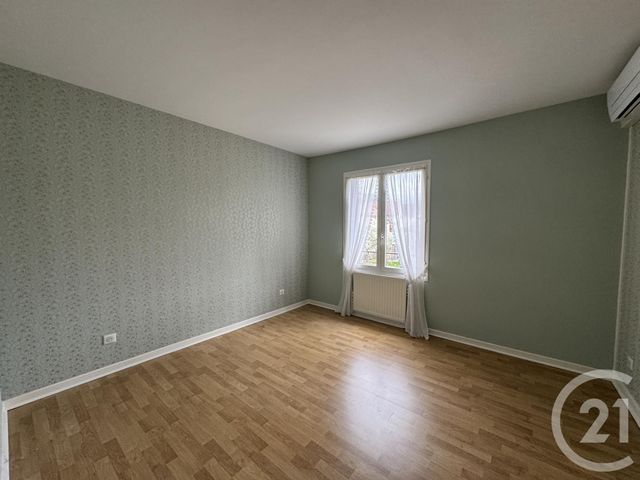 Appartement F3 &agrave; louer - 3 pi&egrave;ces - 76,96 m2 - Montlucon - 03 - AUVERGNE