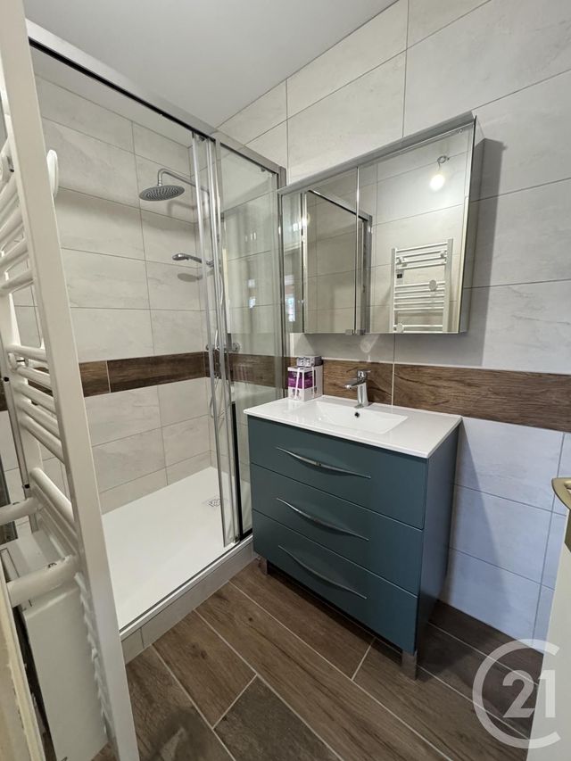 Appartement F3 &agrave; louer - 3 pi&egrave;ces - 76,96 m2 - Montlucon - 03 - AUVERGNE