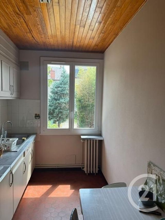 Maison &agrave; louer - 3 pi&egrave;ces - 128 m2 - Montlucon - 03 - AUVERGNE