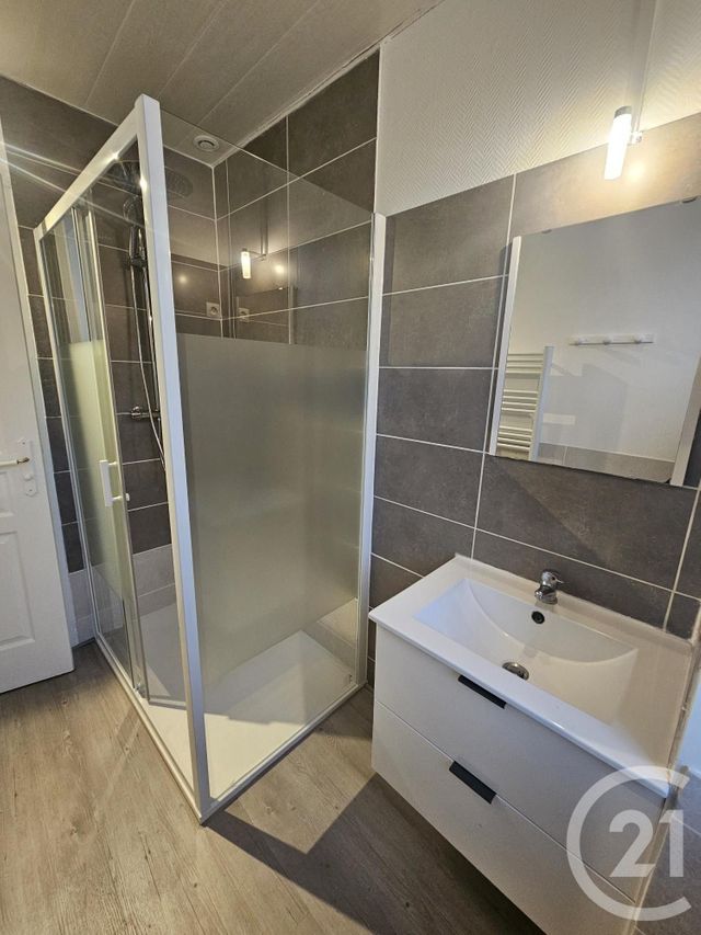 Appartement F3 &agrave; louer - 3 pi&egrave;ces - 57,73 m2 - Domerat - 03 - AUVERGNE