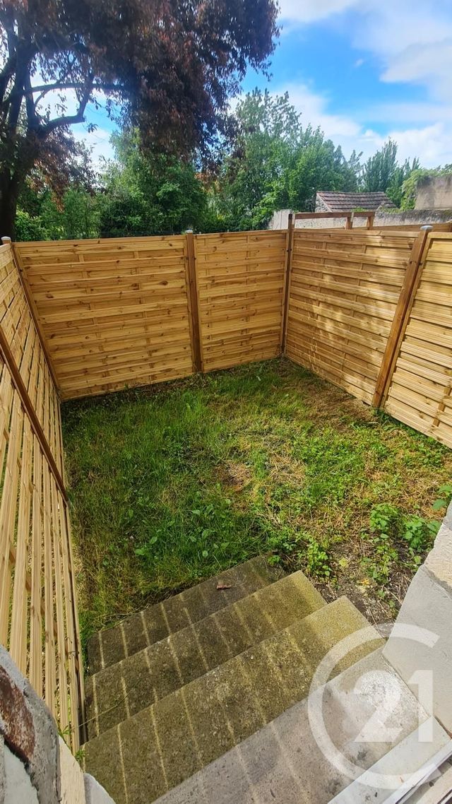 Appartement F4 &agrave; louer - 2 pi&egrave;ces - 27,36 m2 - Montlucon - 03 - AUVERGNE