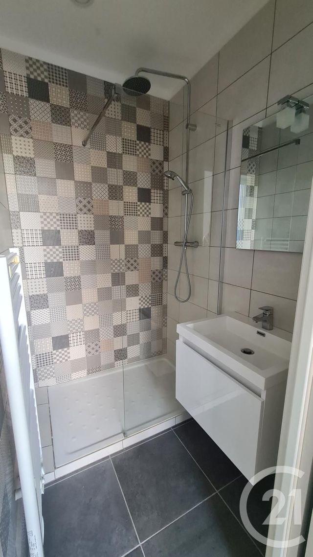 Appartement F4 &agrave; louer - 2 pi&egrave;ces - 27,36 m2 - Montlucon - 03 - AUVERGNE